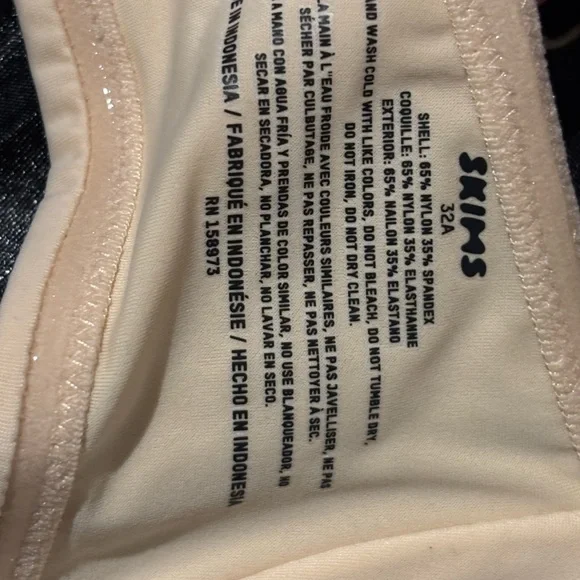SKIMS Nude Underwire Balconette Bra - Picture 4 of 5